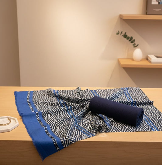 100% mercerized wool scarf in blue and black geometric pattern, 80x170 cm 1